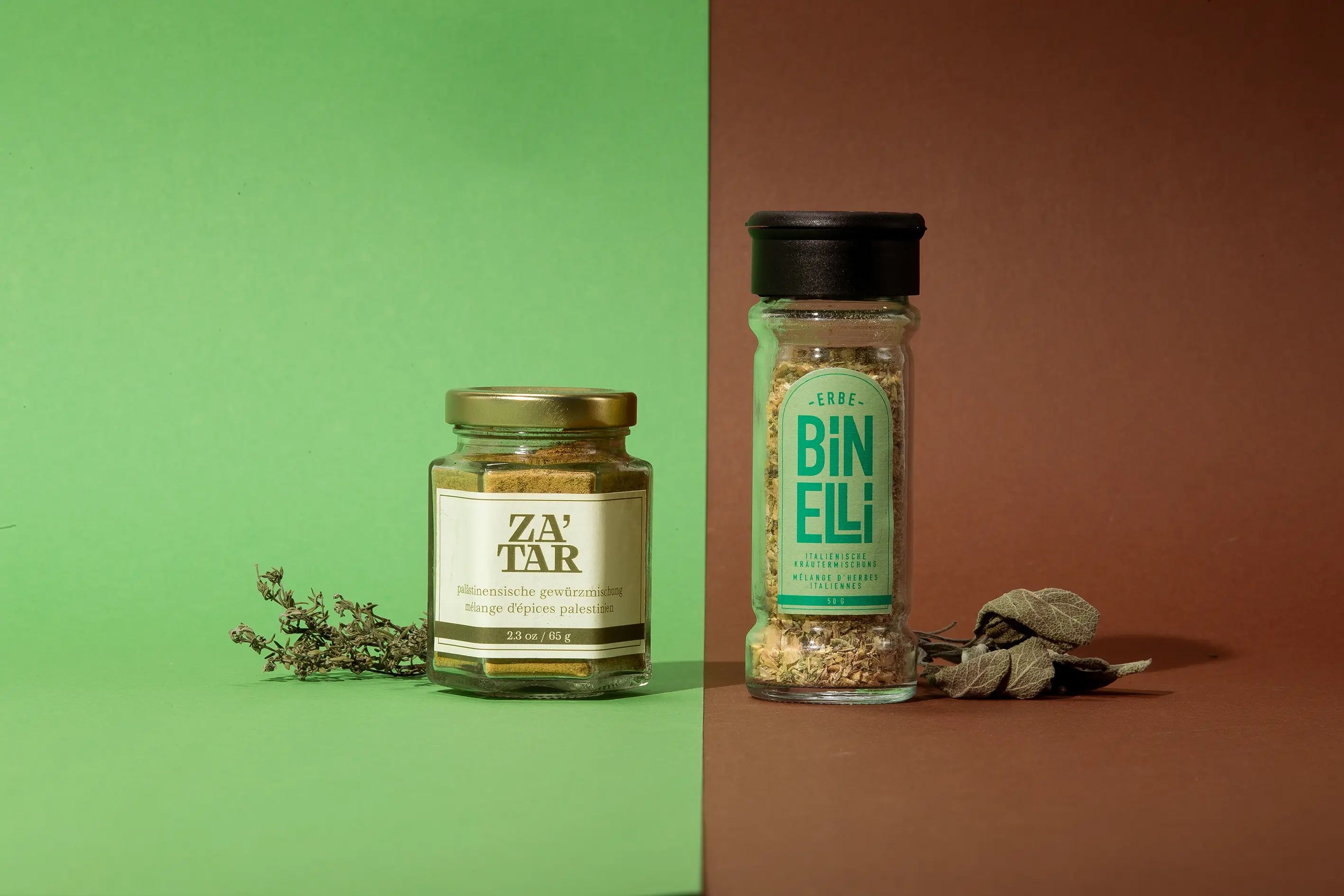Gewürzgläser von Müller+Krempel – 116 ml 6-Eck-Glas mit Golddeckel TO-48 für Za'tar und 100 ml Gewürzglas mit Streuverschluss für Kräutermischungen, lebensmittelecht